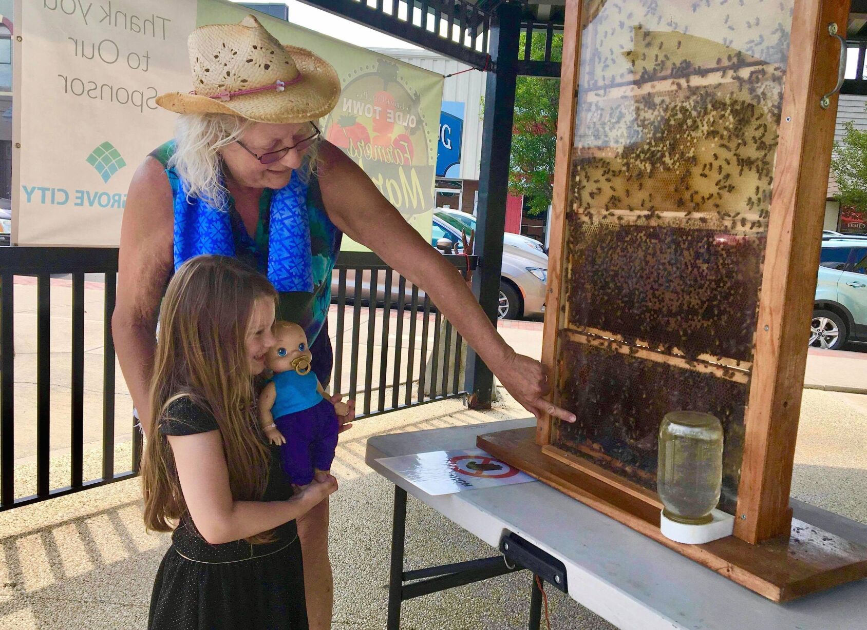 Farm market continues in Grove City
